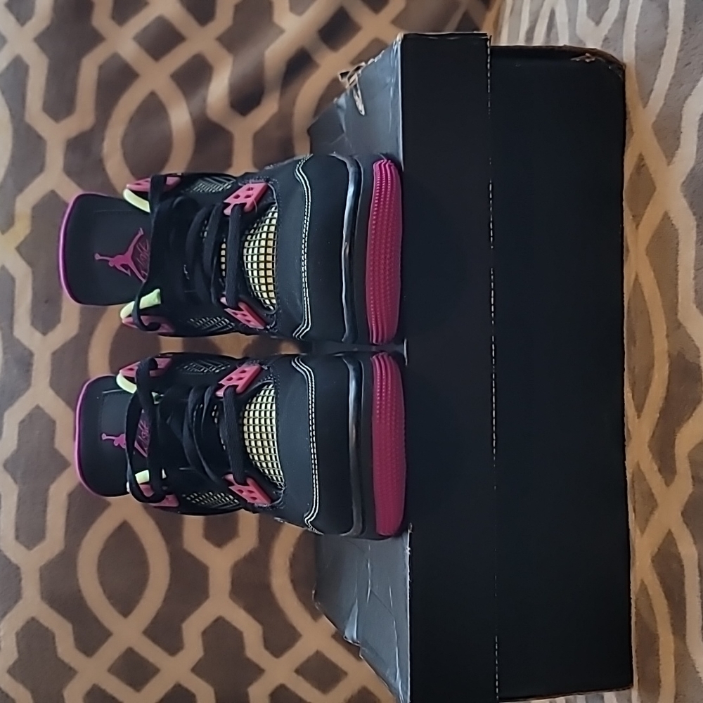 Nike Air Jordan 4 Retro "Fuschia" (RARE!!!)